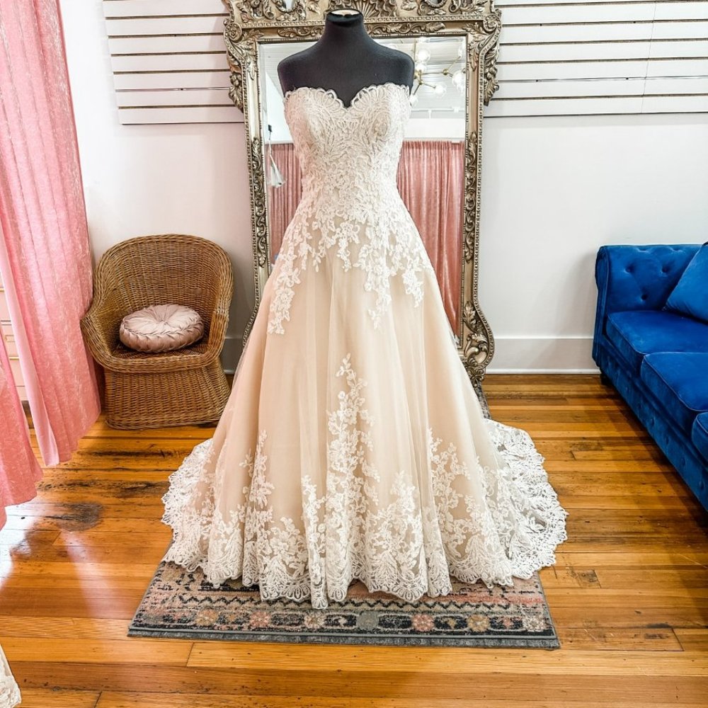 Brand New Allure #2701, New Wedding Dress, Lace Ball Gown, New Bridal Gown